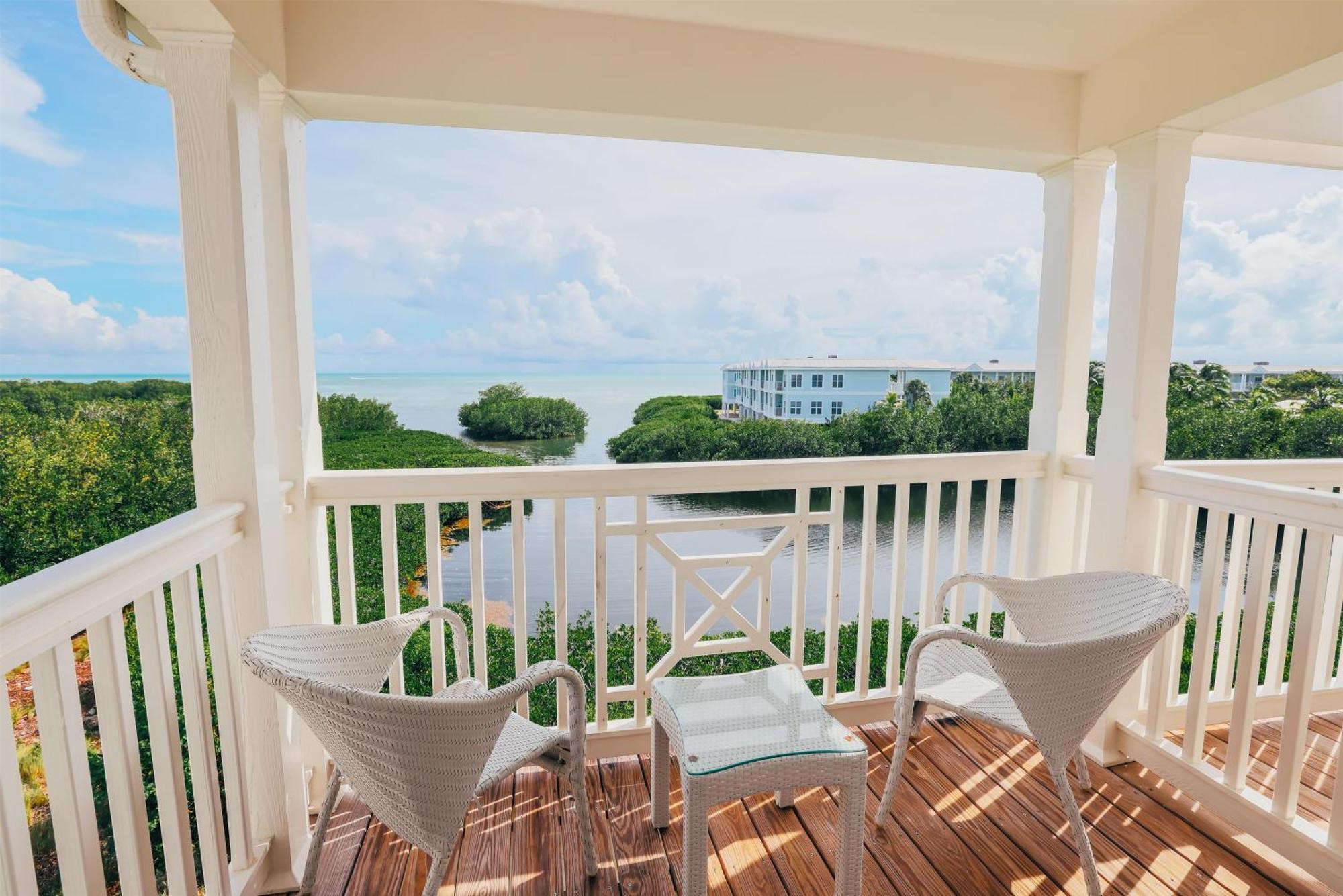 Zimmer mit 2 Queensize-Betten, Meerblick und Balkon